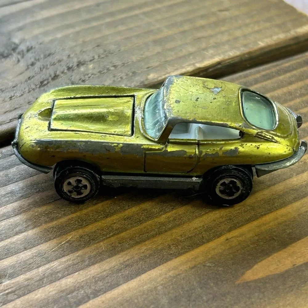 Johnny Lightning 1960s‎ Greenish Gold Metallic Custom XKE Topper